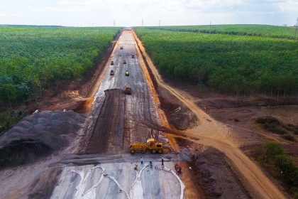 Công trường cao tốc Phan Thiết - Dầu Giây trong giai đoạn đẩy tiến độ