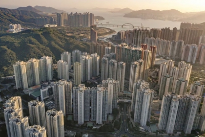 Người dân Hong Kong xếp hàng dài để mua nhà