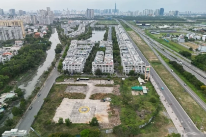 Biệt thự, nhà liền kề tại TP HCM 'ế' vì đắt đỏ