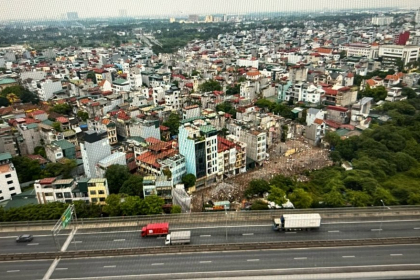 Rao bán “ế” gần nửa năm, xuất hiện tình trạng nhà trong ngõ Hà Nội hạ giá chào tiền tỷ, môi giới vẫn than: “Chưa bao giờ khó bán như hiện nay”