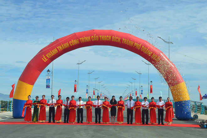 Quang-Ngai-khanh-thanh-cau-duong-bo-lon-thu-3-bat-qua-song-Tra-Khuc-02