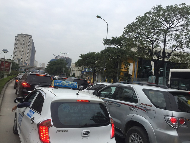 1_km_cong_40_toa_chung_cu_cao_tang_duong_le_van_luong_dang_ngop_tho_ky_1__1