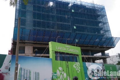 Các ông lớn chịu làm căn hộ bình dân, người mua nhà cười tươi